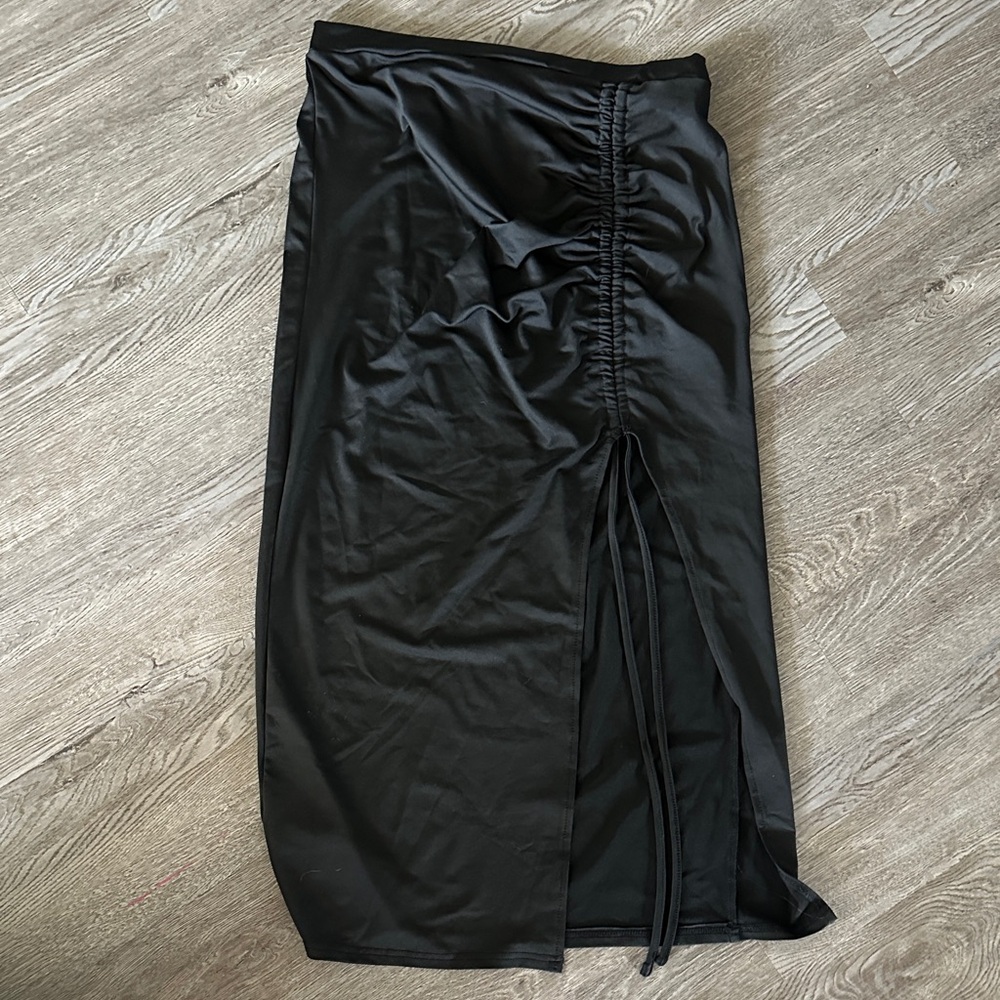 Black Ruched Two-Piece Set - Picture 4 of 5